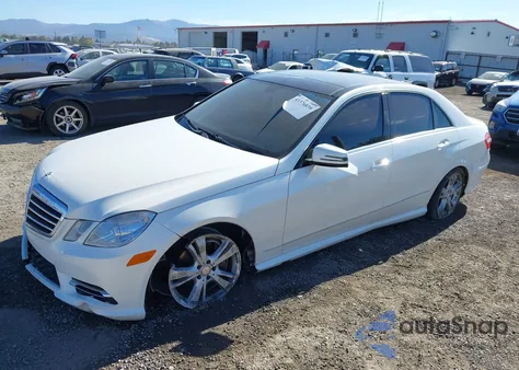 2013 Mercedes-Benz E 350 z USA, uszkodzony, nr VIN WDDHF5KB2DA746193